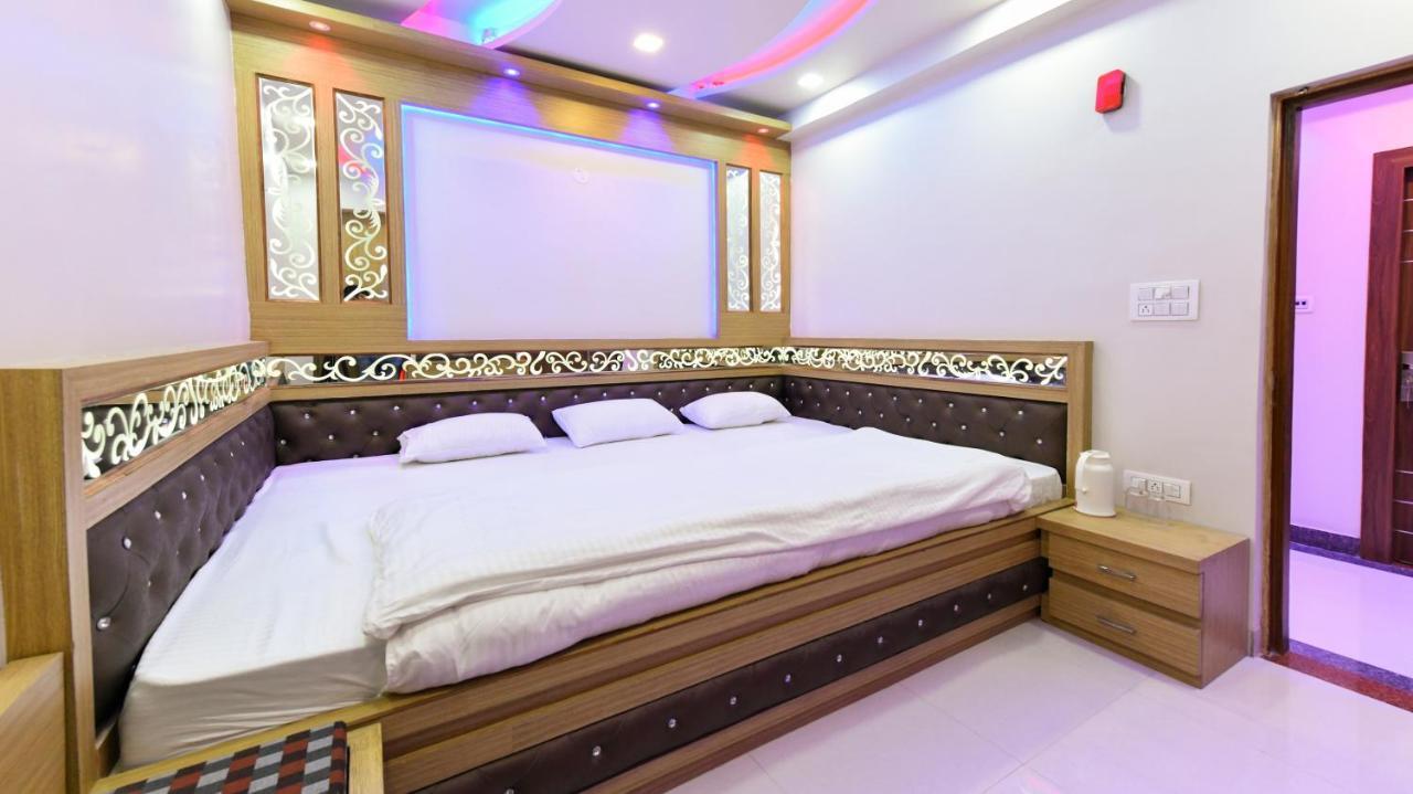 Hn Palace Homestay Agra  Room photo